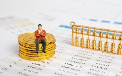 东莞中塑股份上市首日暴涨683% 估值远超行业连夜提示三大风险