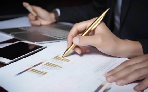 人形机器人还没普及，6S店却一年开了二十多家，这生意正常吗？